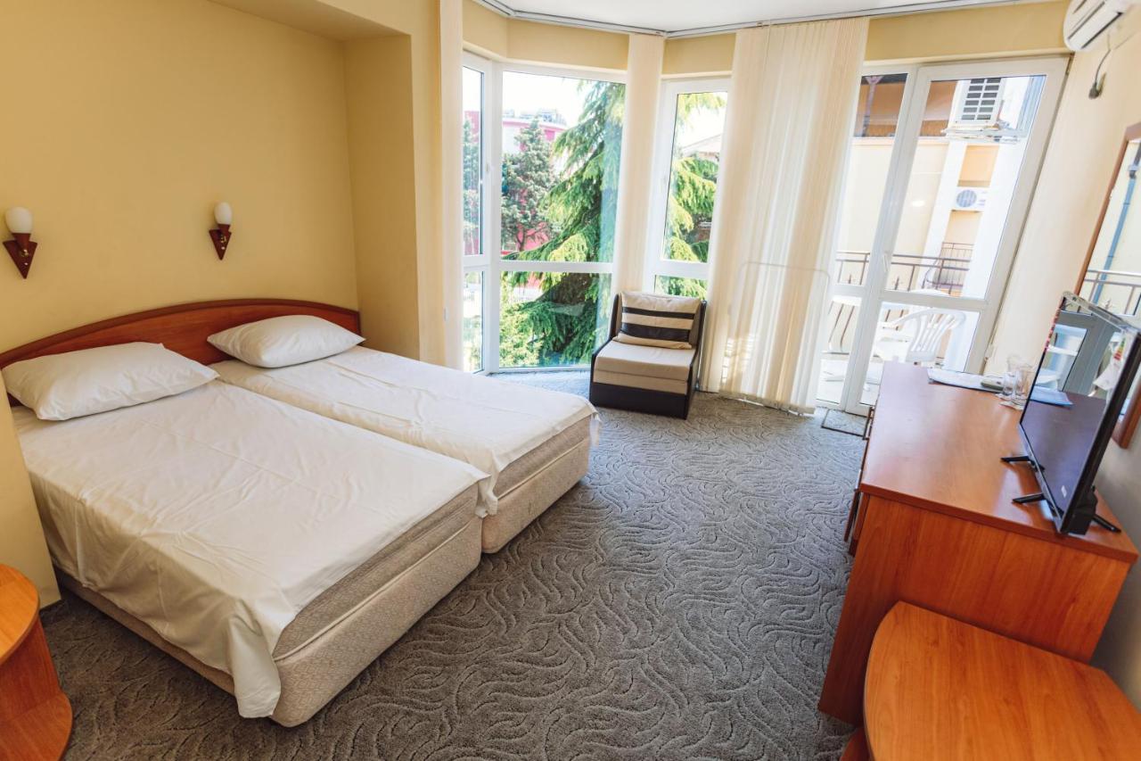 Hotel Dolphin Ravda ภายนอก รูปภาพ