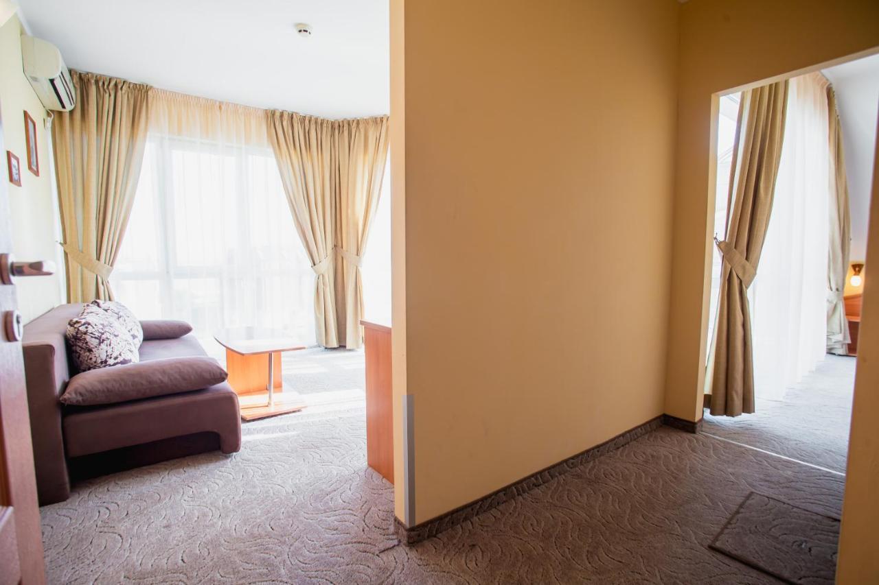 Hotel Dolphin Ravda ภายนอก รูปภาพ