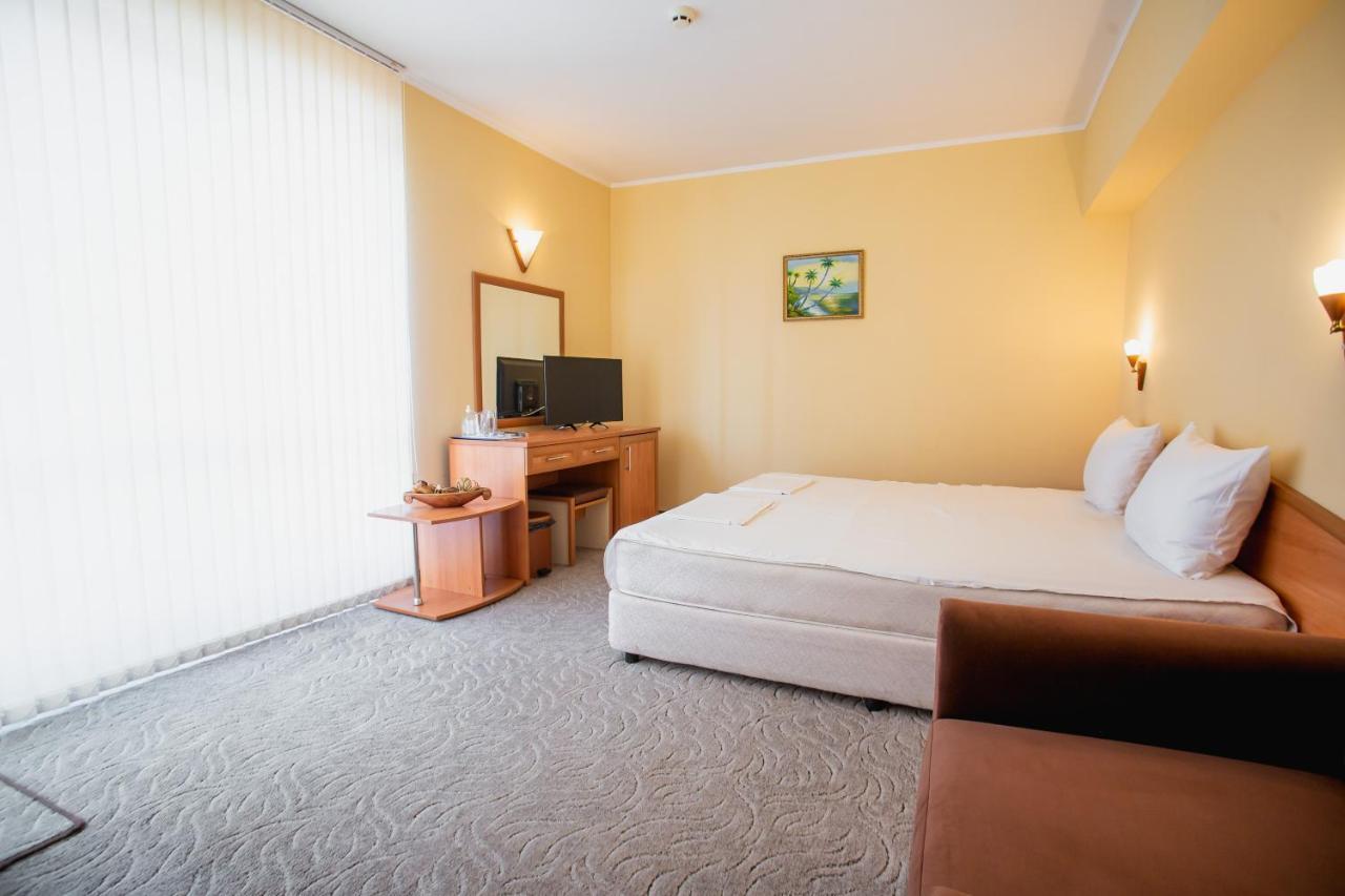 Hotel Dolphin Ravda ภายนอก รูปภาพ