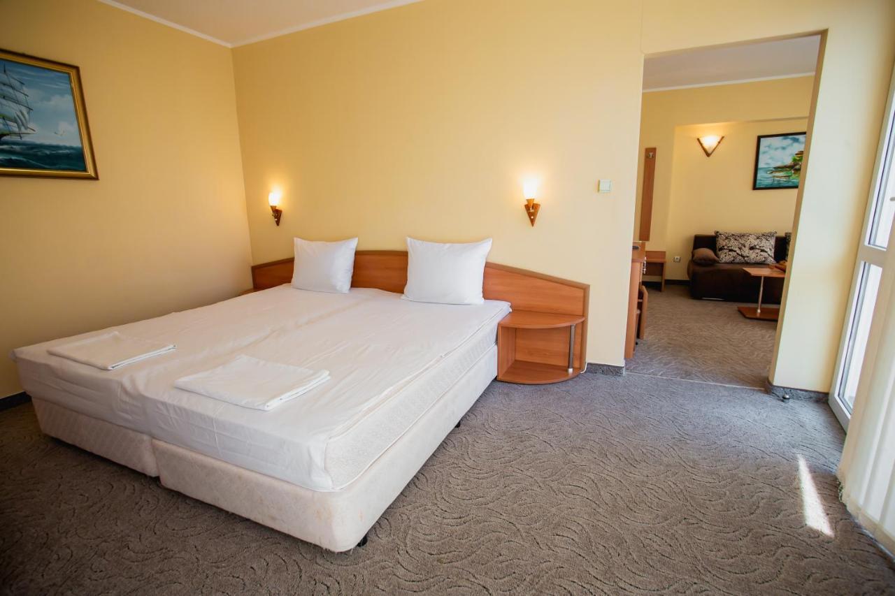 Hotel Dolphin Ravda ภายนอก รูปภาพ